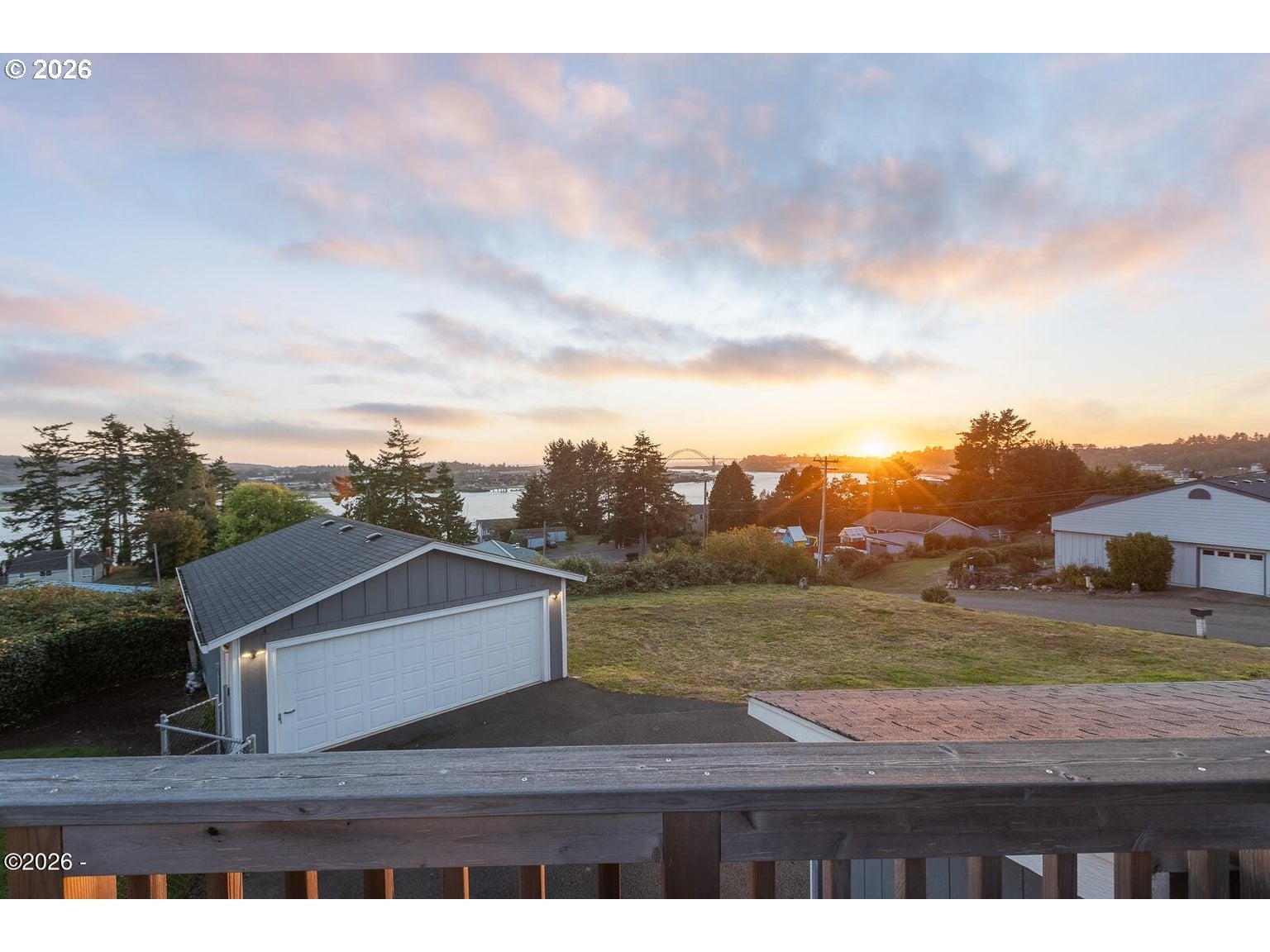 821 SE VISTA DR