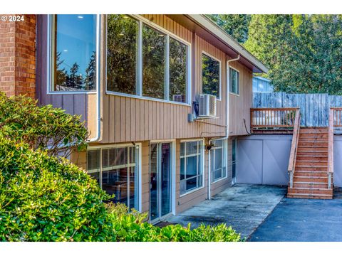 A home in Coquille