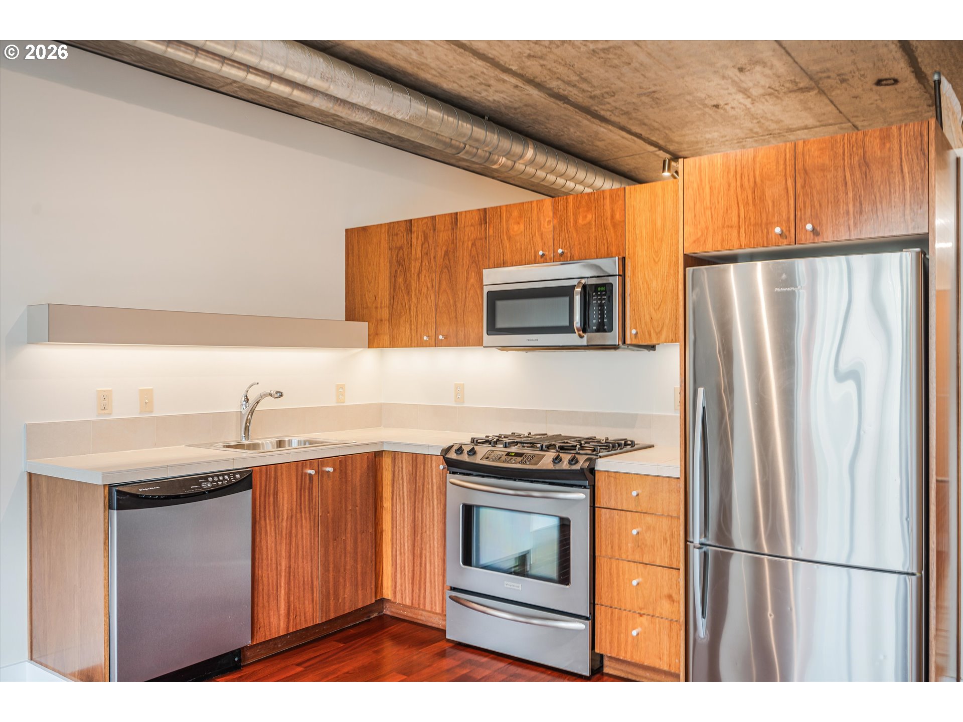 1926 W BURNSIDE ST 512