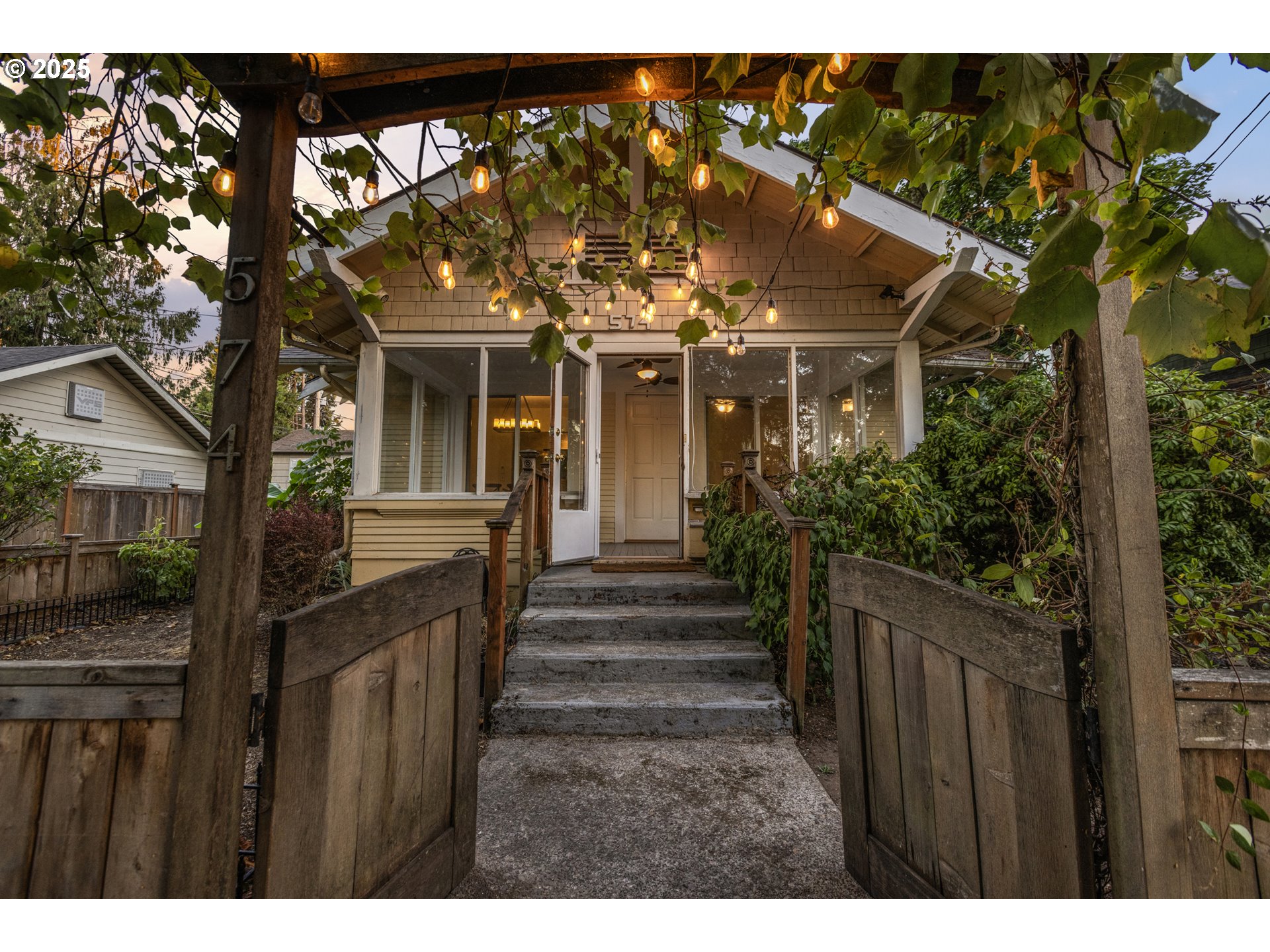 574 W 13TH AVE