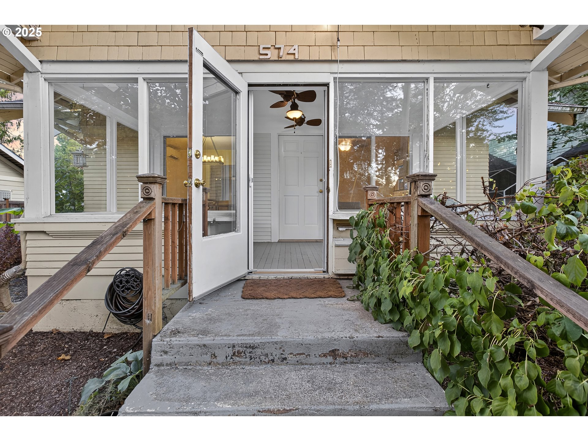574 W 13TH AVE