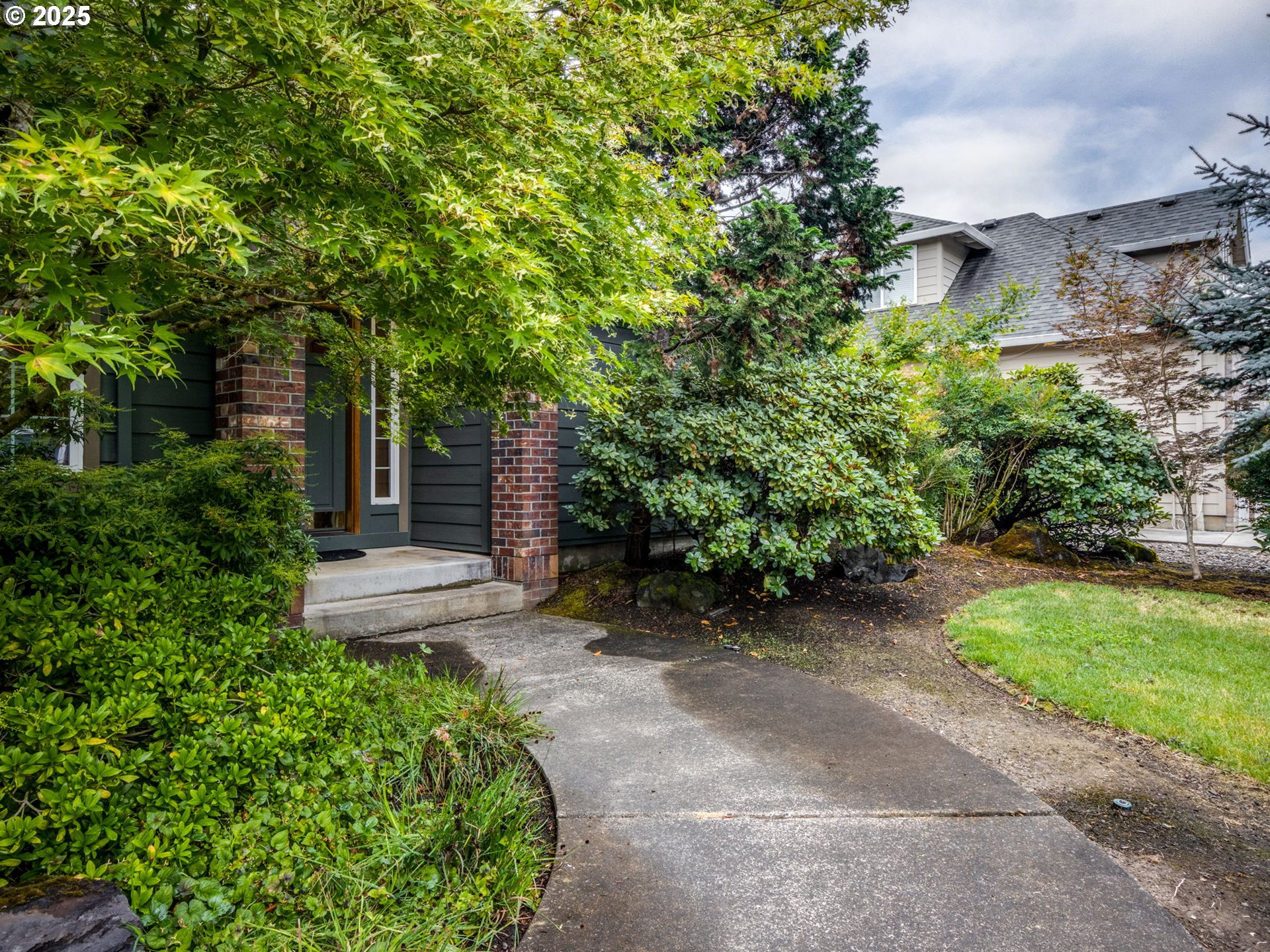 2868 NE CHARLOIS DR