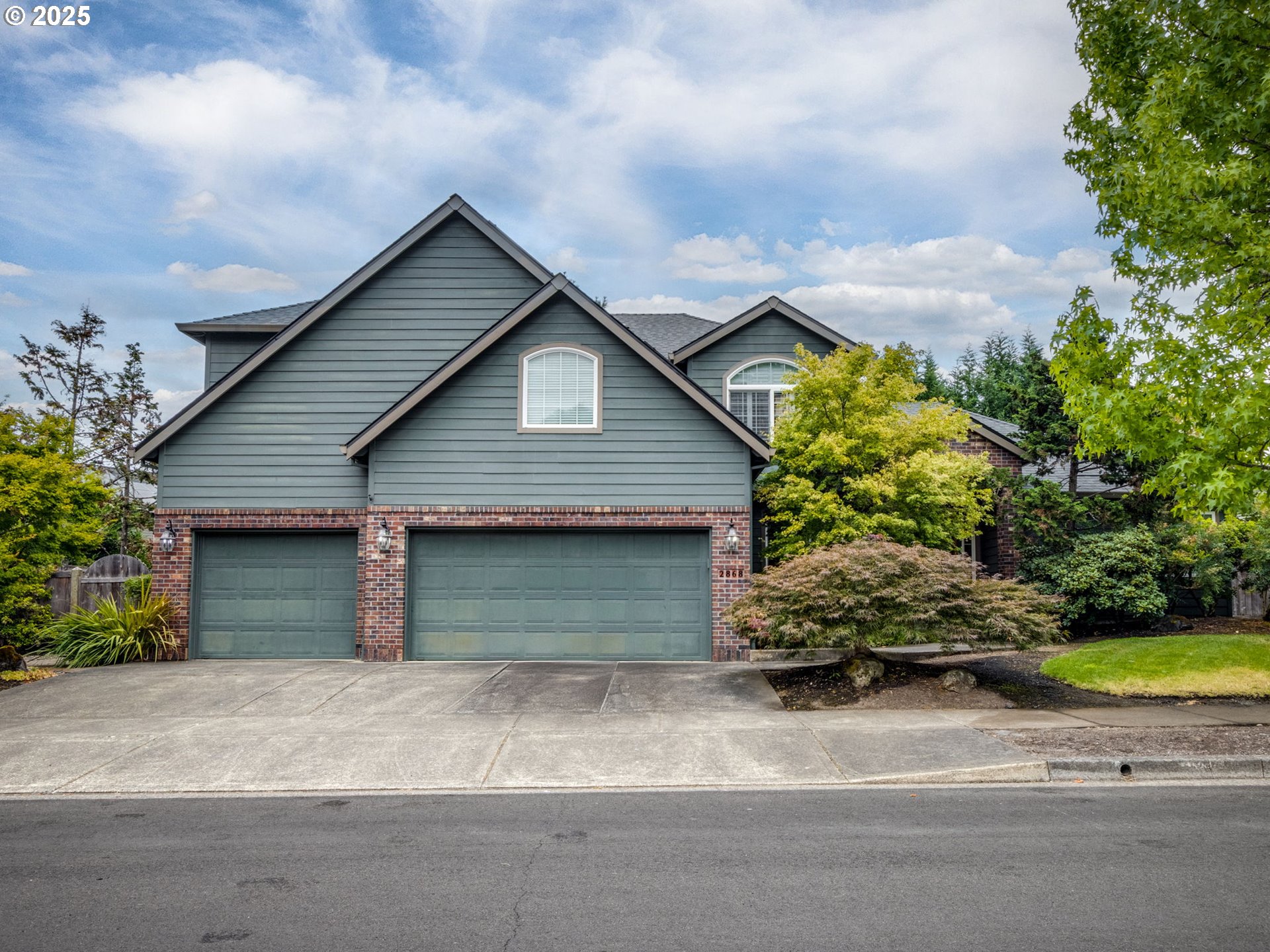 2868 NE CHARLOIS DR