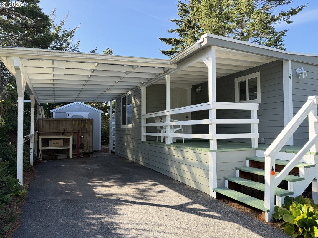 1600 Rhododendron DR 4