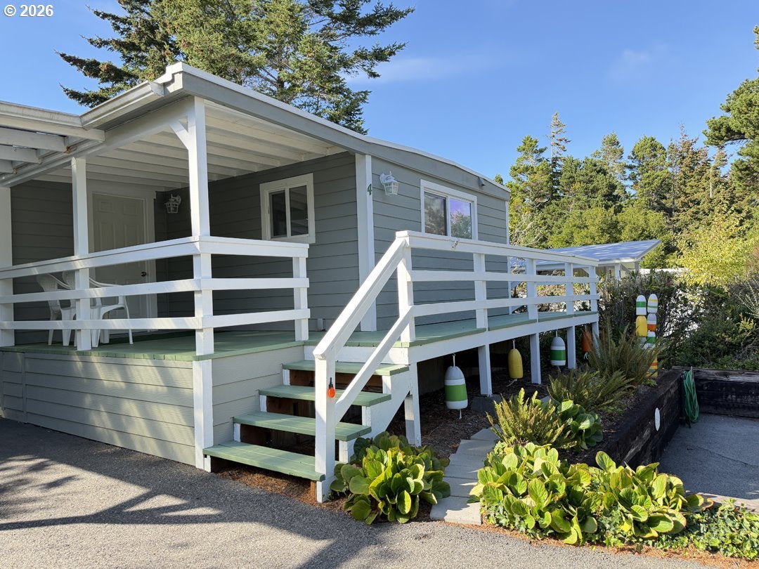1600 Rhododendron DR 4