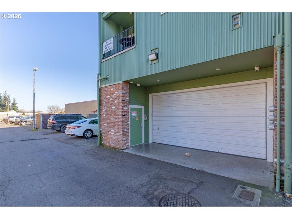 229 COMMERCIAL ST NE