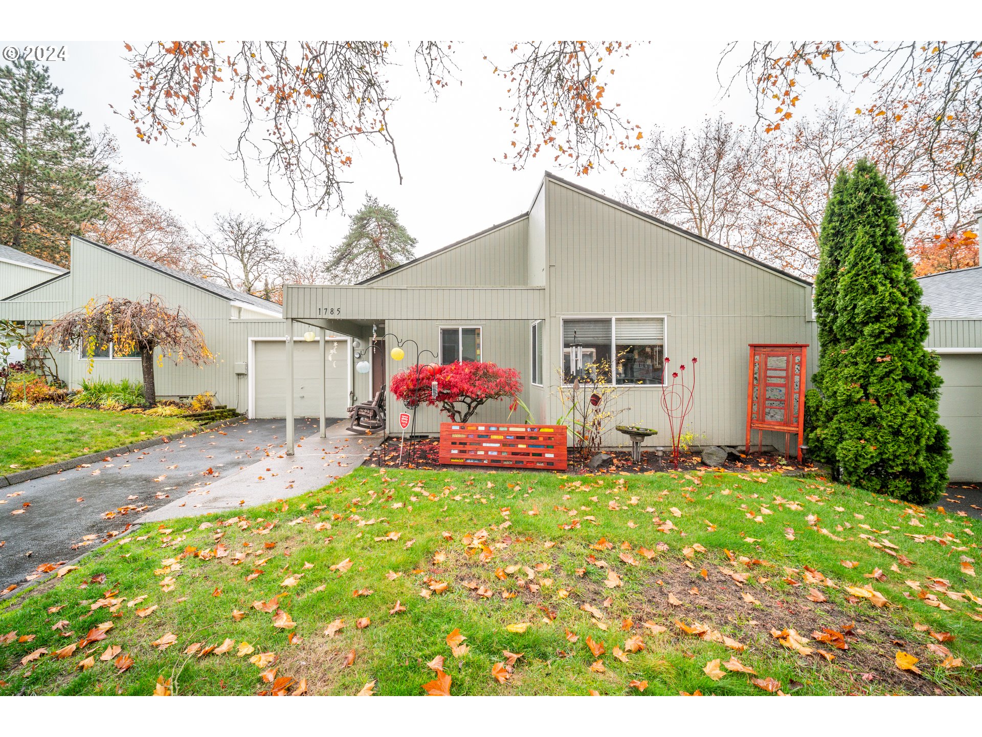 1785 NW ROLLING HILL DR