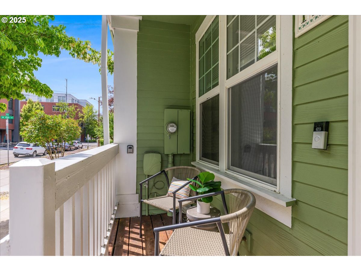 121 SE 8TH AVE