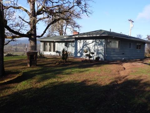 A home in Canyonville