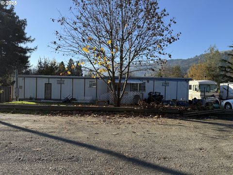 210 ADAMS ST Myrtle Creek OR 97457