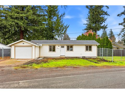 Photo of 2004 SE 143rd Ave, Portland, OR 97233 (MLS # 257174632)