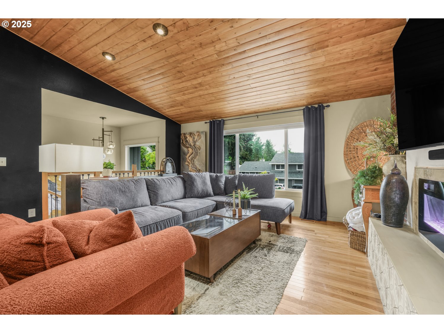 1404 ROSEMARIE DR