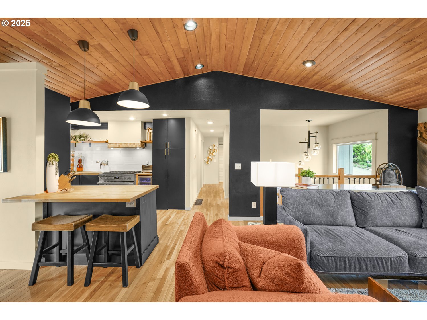 1404 ROSEMARIE DR