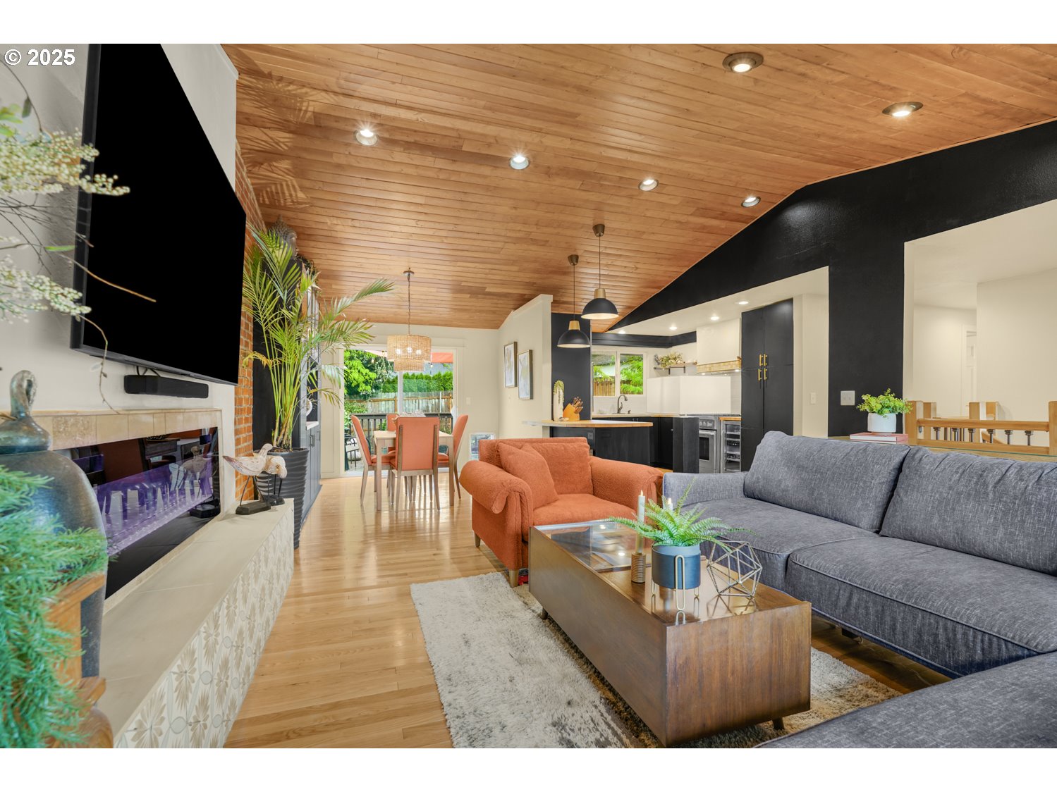 1404 ROSEMARIE DR