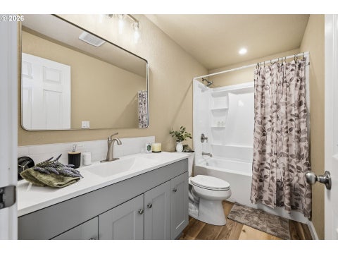Tiny photo for 481 N D St, Lowell, OR 97452 (MLS # 299533087)