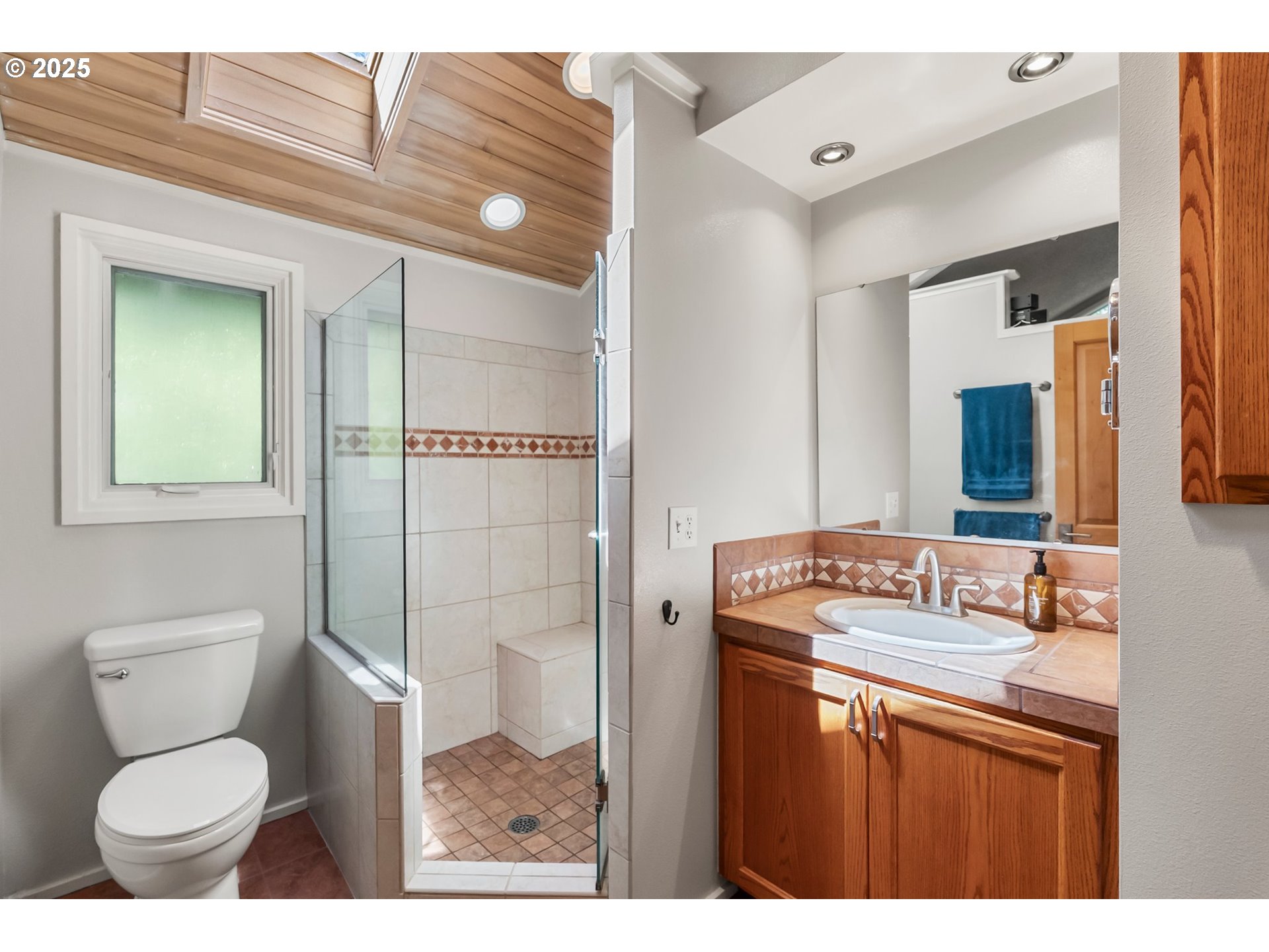 Eugene, Oregon 97405, United States, 3 Bedrooms Bedrooms, ,3 BathroomsBathrooms,Residential,Active,112969