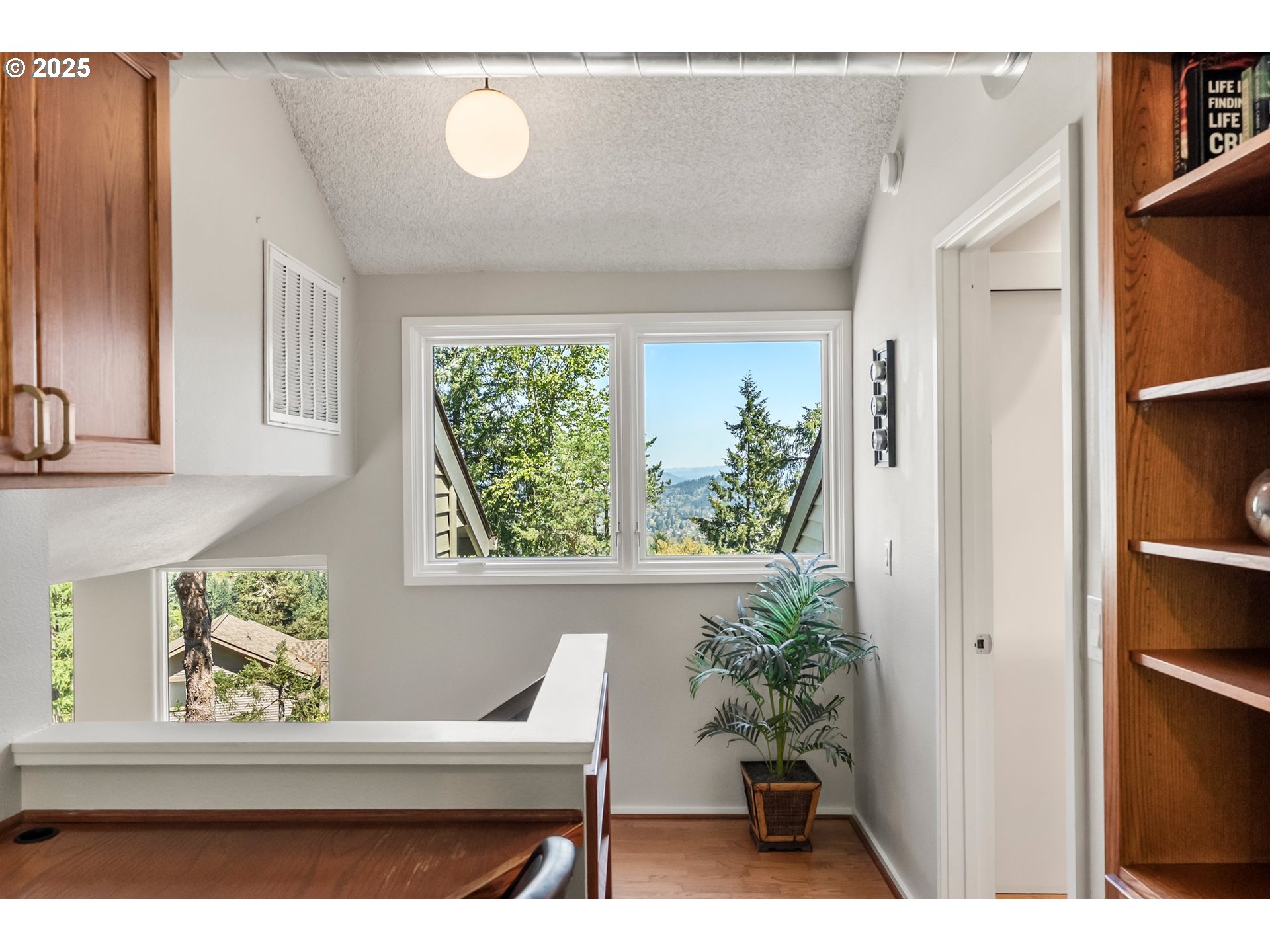 Eugene, Oregon 97405, United States, 3 Bedrooms Bedrooms, ,3 BathroomsBathrooms,Residential,Active,112969