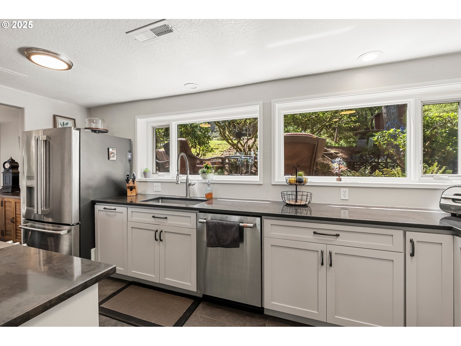 Eugene, Oregon 97405, United States, 3 Bedrooms Bedrooms, ,3 BathroomsBathrooms,Residential,Active,112969