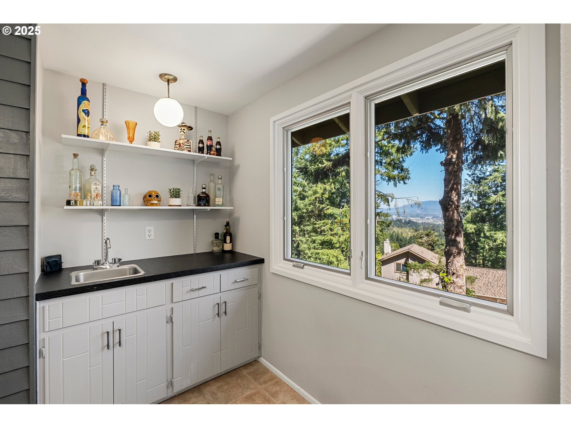 Eugene, Oregon 97405, United States, 3 Bedrooms Bedrooms, ,3 BathroomsBathrooms,Residential,Active,112969