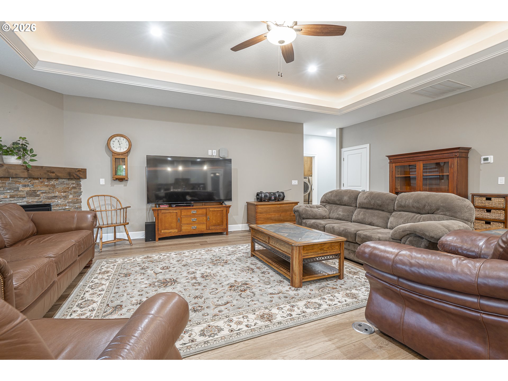 425 NW CRATER LAKE DR