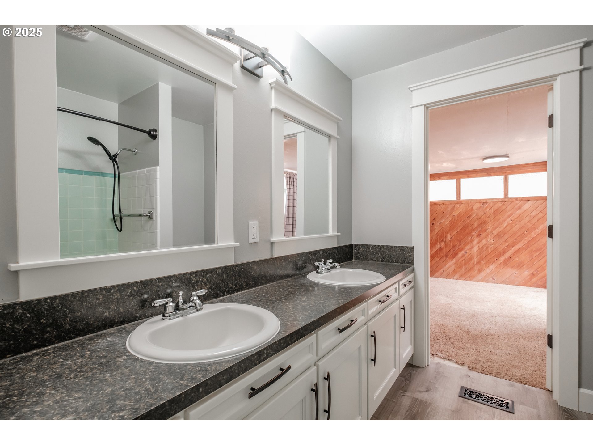 Silverton, Oregon 97381, United States, 3 Bedrooms Bedrooms, ,2 BathroomsBathrooms,Residential,Active,81103