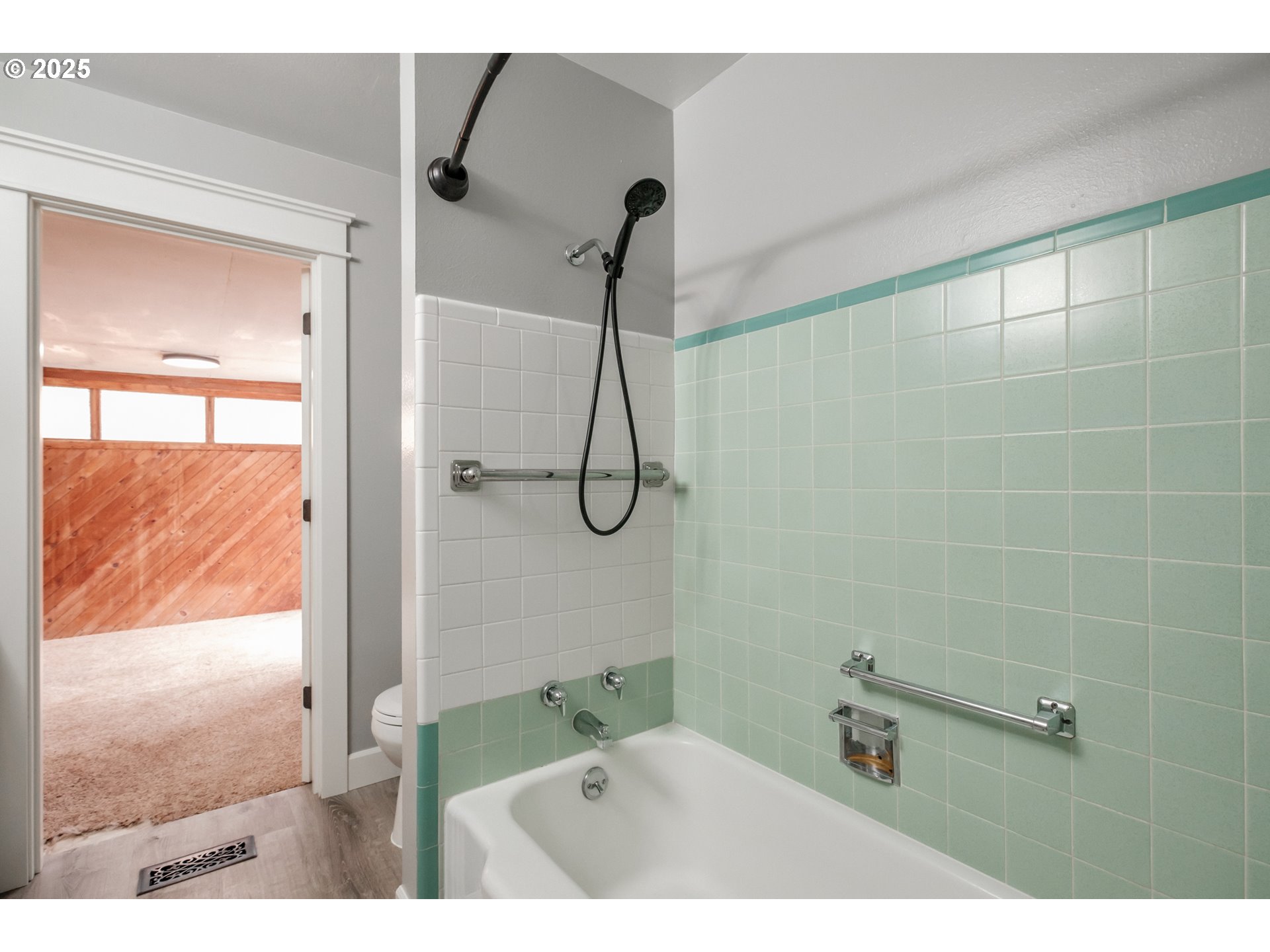 Silverton, Oregon 97381, United States, 3 Bedrooms Bedrooms, ,2 BathroomsBathrooms,Residential,Active,81103