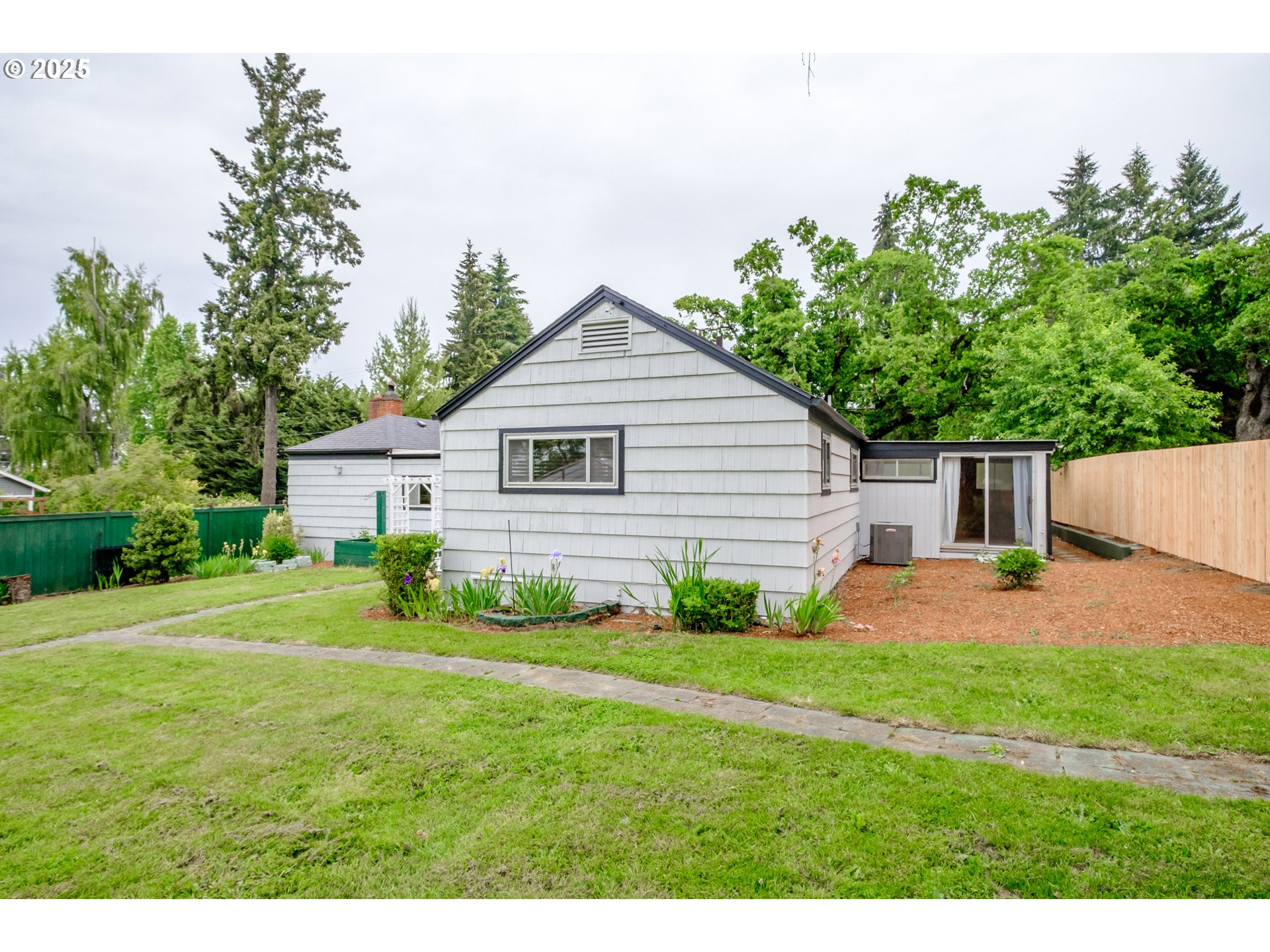 Silverton, Oregon 97381, United States, 3 Bedrooms Bedrooms, ,2 BathroomsBathrooms,Residential,Active,81103