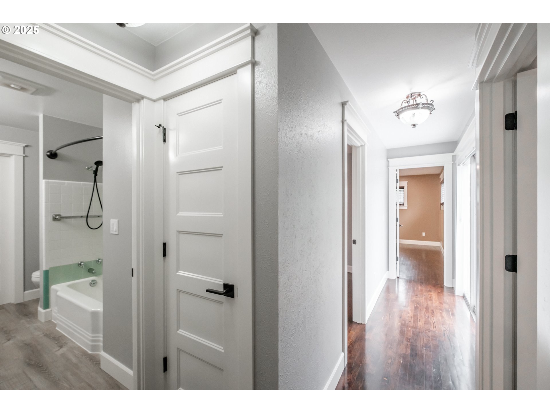 Silverton, Oregon 97381, United States, 3 Bedrooms Bedrooms, ,2 BathroomsBathrooms,Residential,Active,81103