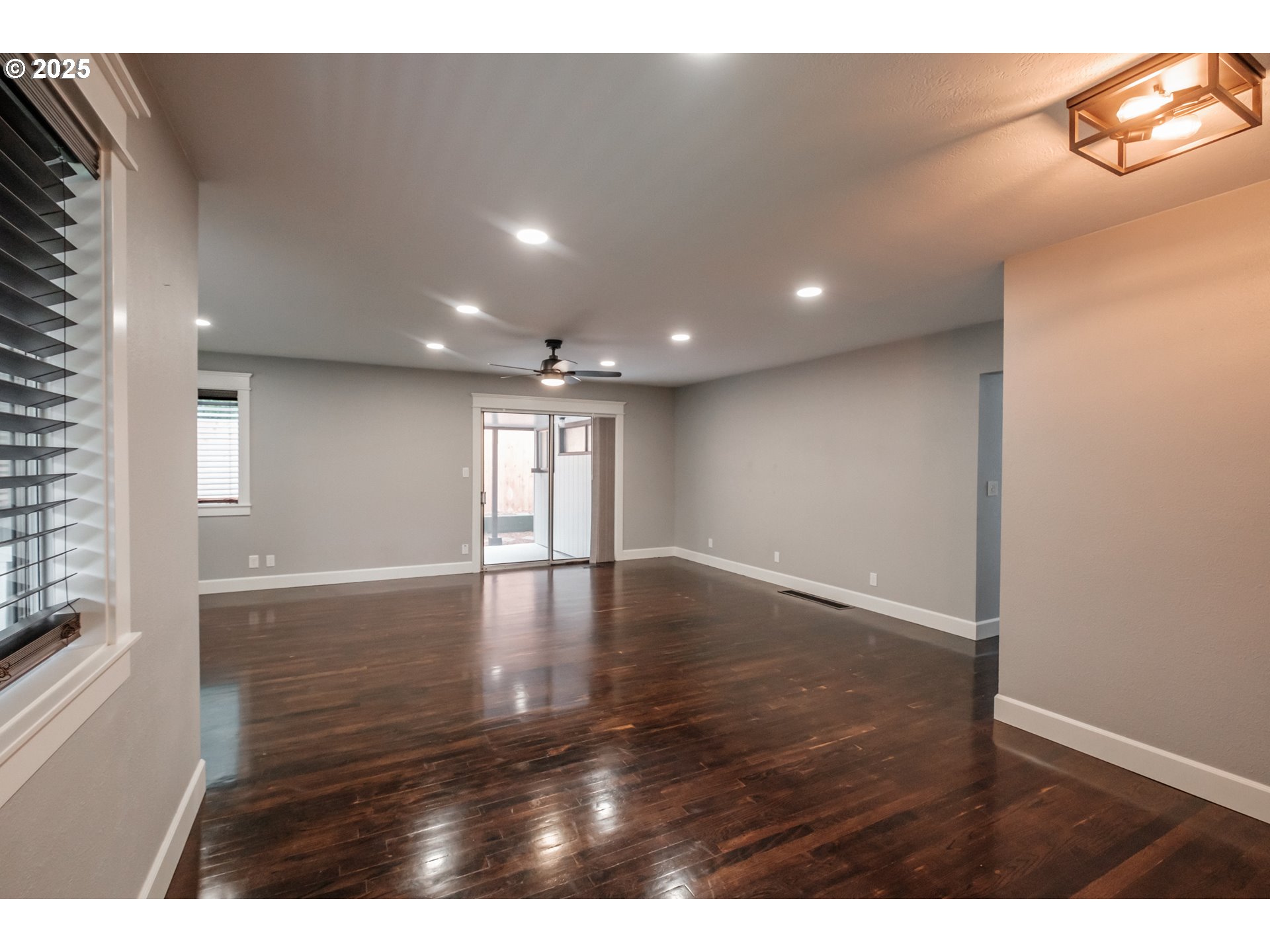 Silverton, Oregon 97381, United States, 3 Bedrooms Bedrooms, ,2 BathroomsBathrooms,Residential,Active,81103