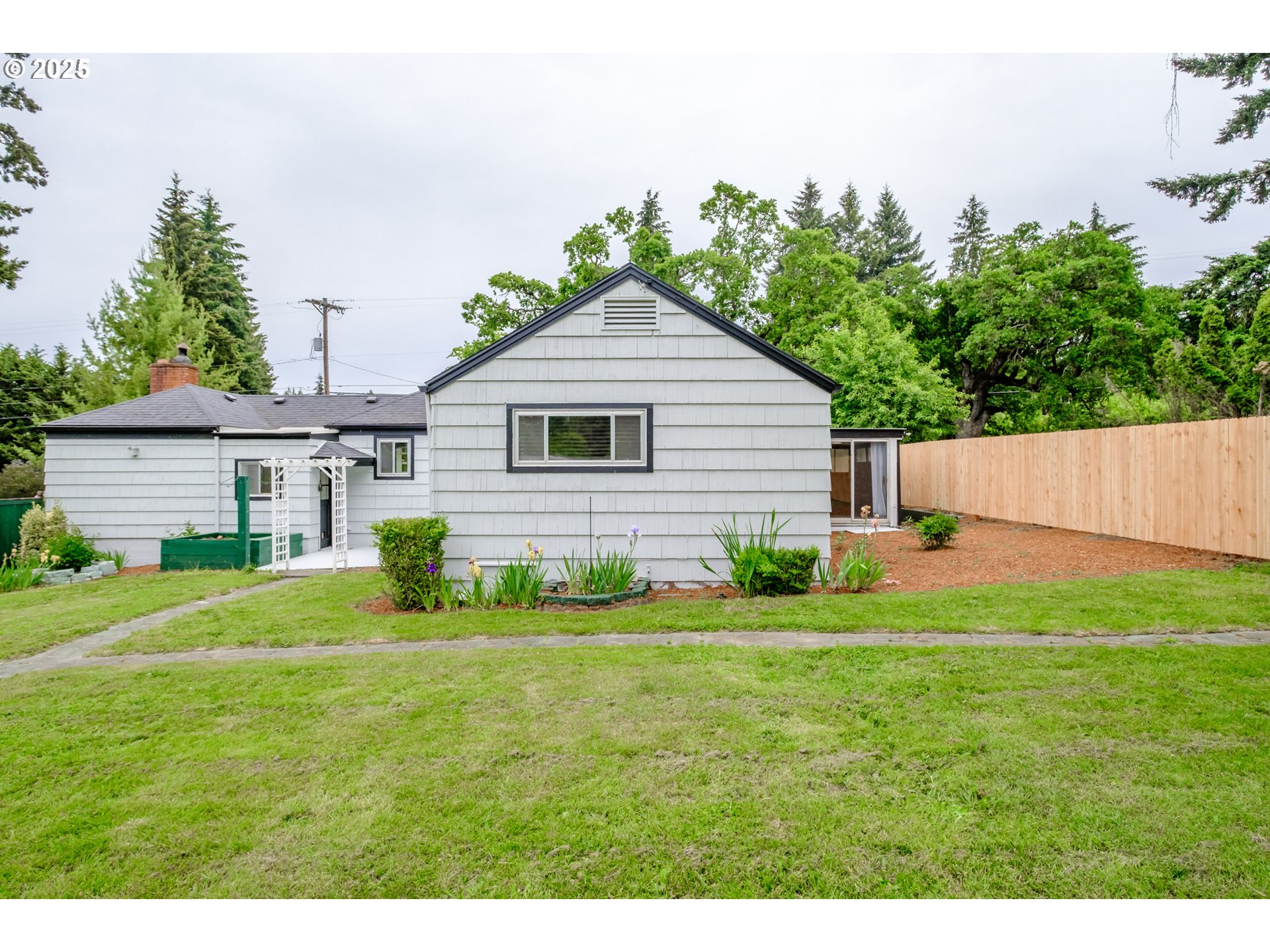 Silverton, Oregon 97381, United States, 3 Bedrooms Bedrooms, ,2 BathroomsBathrooms,Residential,Active,81103