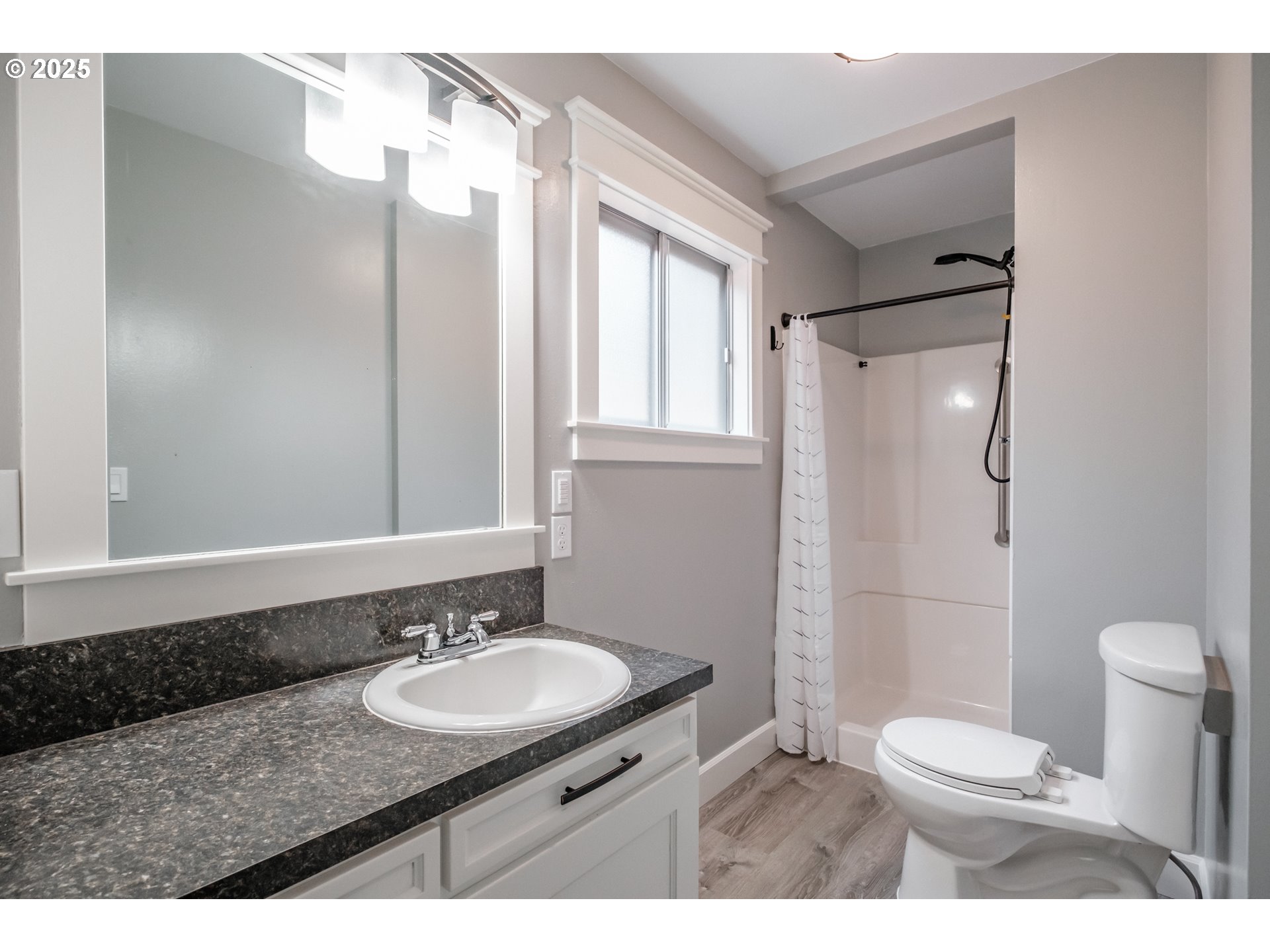 Silverton, Oregon 97381, United States, 3 Bedrooms Bedrooms, ,2 BathroomsBathrooms,Residential,Active,81103