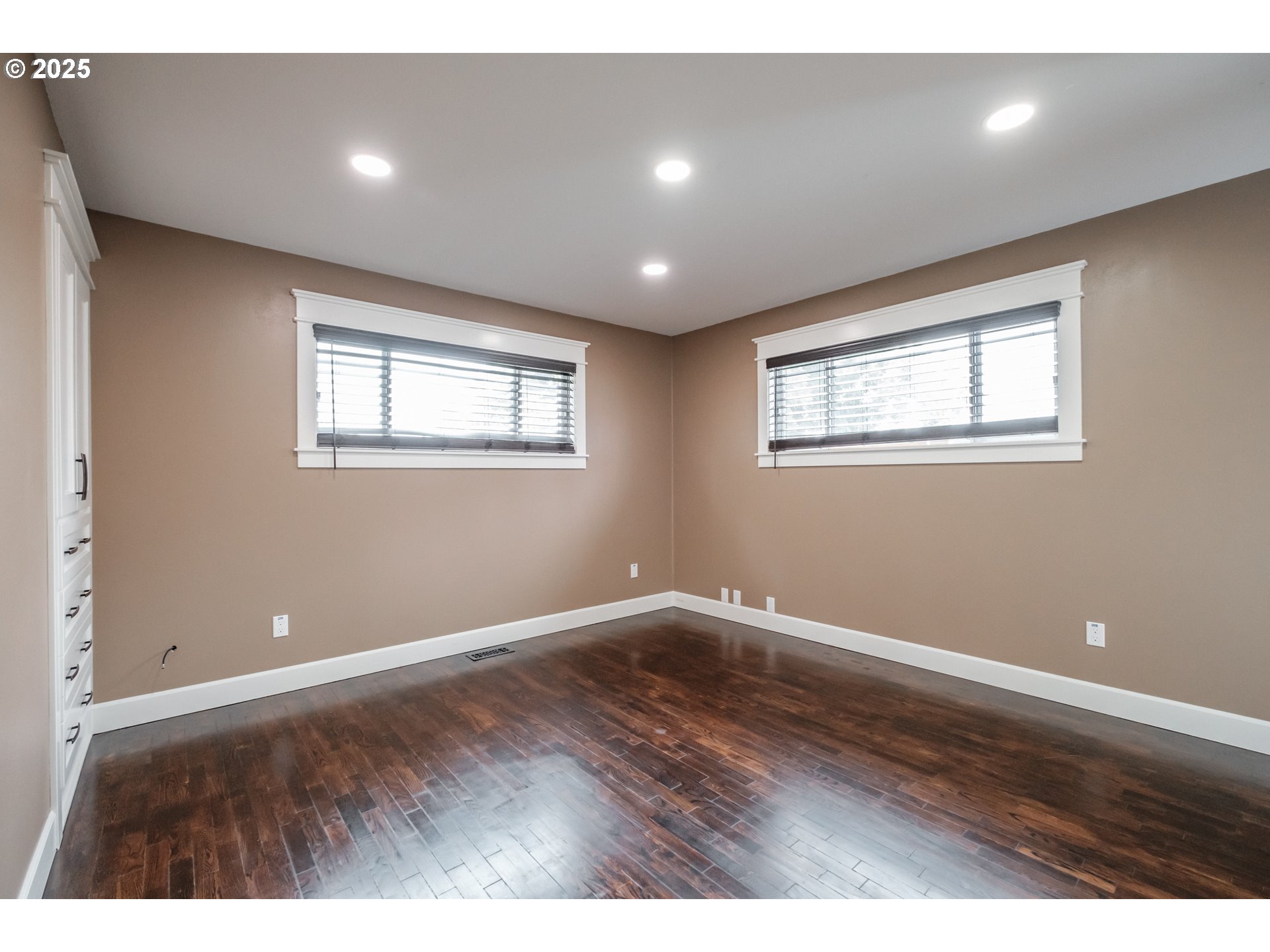 Silverton, Oregon 97381, United States, 3 Bedrooms Bedrooms, ,2 BathroomsBathrooms,Residential,Active,81103