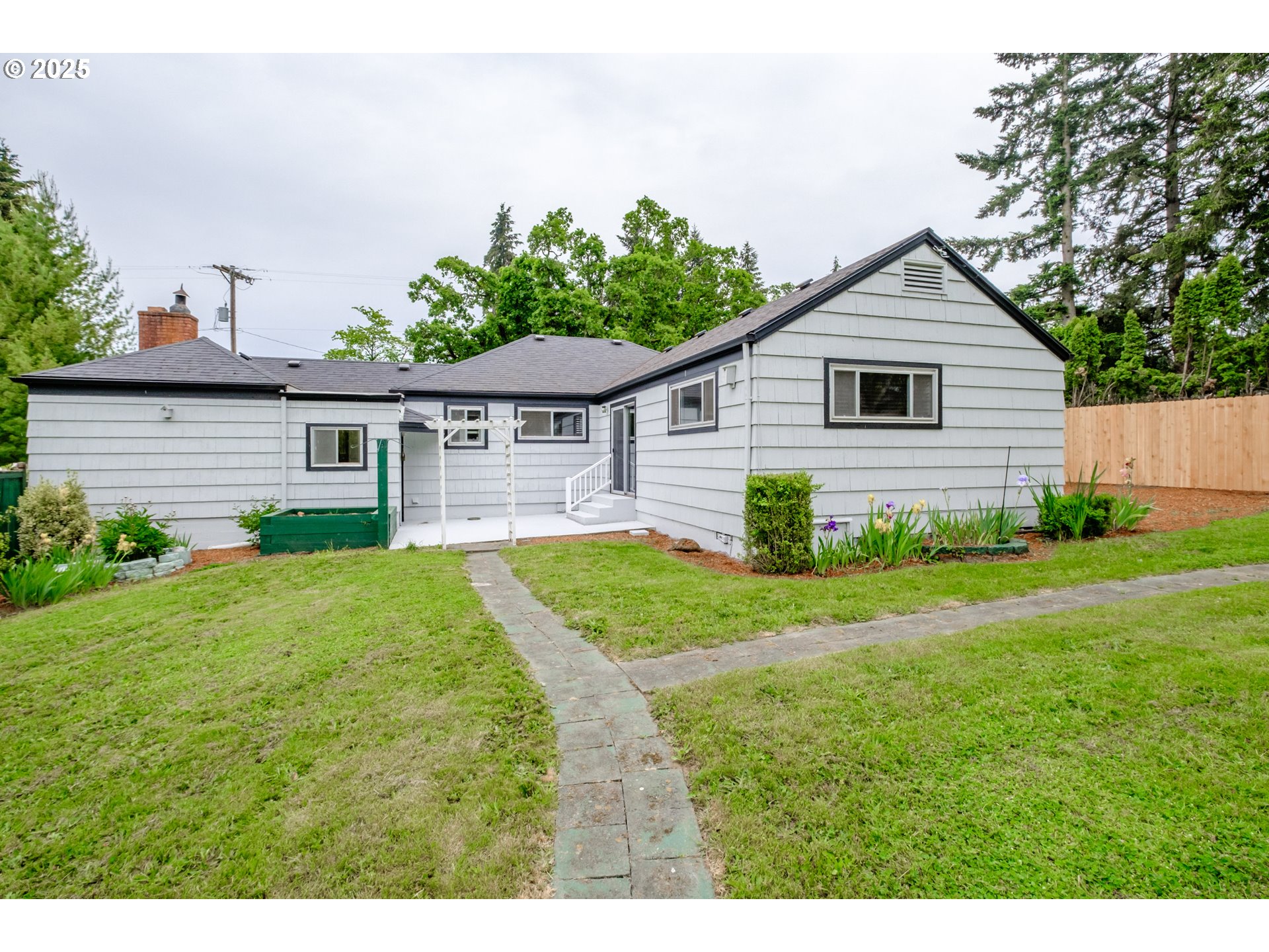 Silverton, Oregon 97381, United States, 3 Bedrooms Bedrooms, ,2 BathroomsBathrooms,Residential,Active,81103