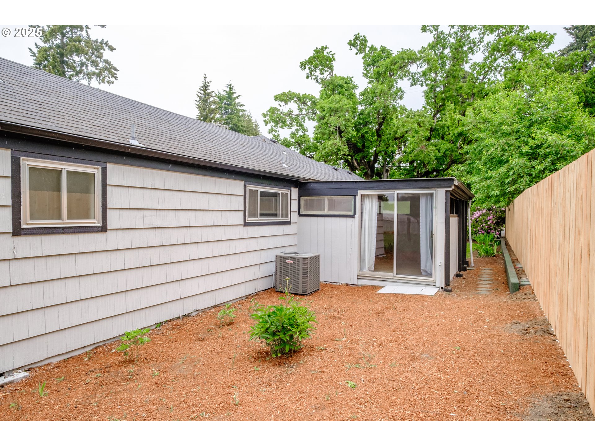 Silverton, Oregon 97381, United States, 3 Bedrooms Bedrooms, ,2 BathroomsBathrooms,Residential,Active,81103