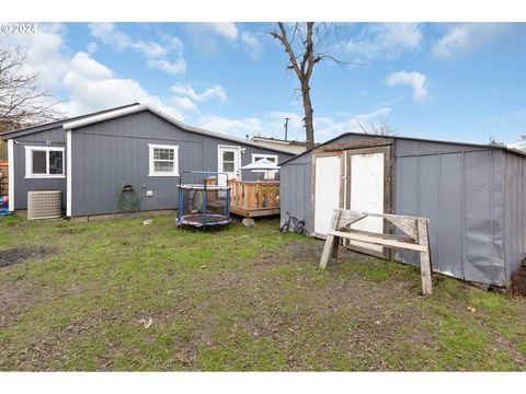 A home in Roseburg