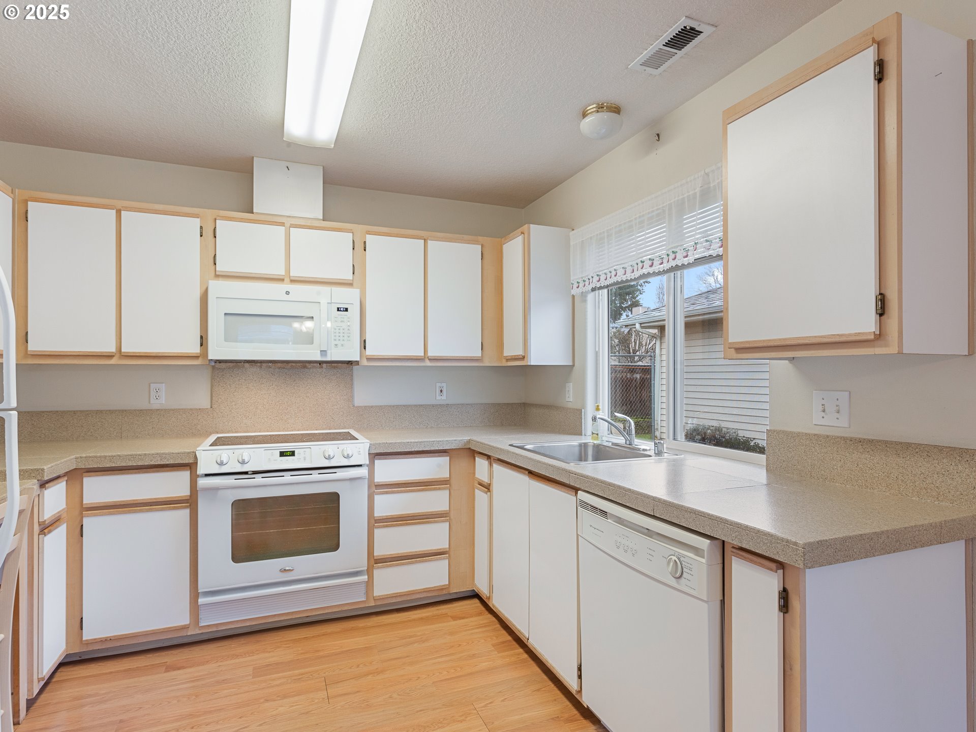 Vancouver, Washington 98683, United States, 2 Bedrooms Bedrooms, ,2 BathroomsBathrooms,Residential,Pending,79855