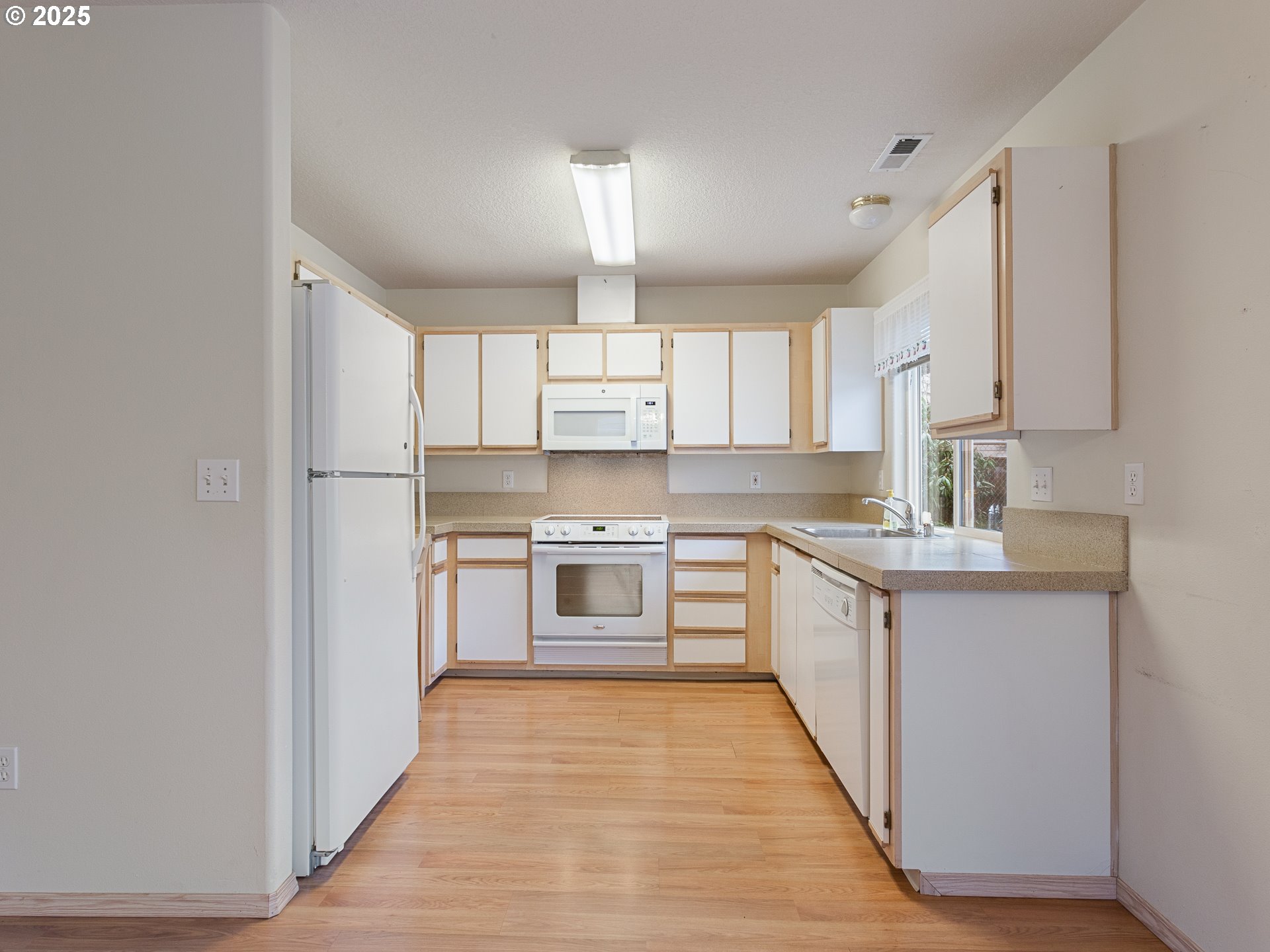 Vancouver, Washington 98683, United States, 2 Bedrooms Bedrooms, ,2 BathroomsBathrooms,Residential,Pending,79855