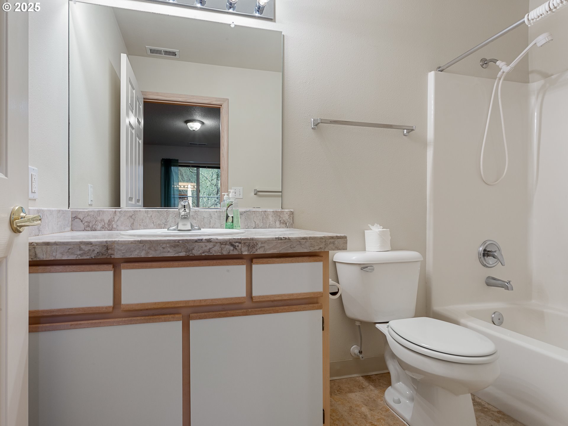 Vancouver, Washington 98683, United States, 2 Bedrooms Bedrooms, ,2 BathroomsBathrooms,Residential,Pending,79855