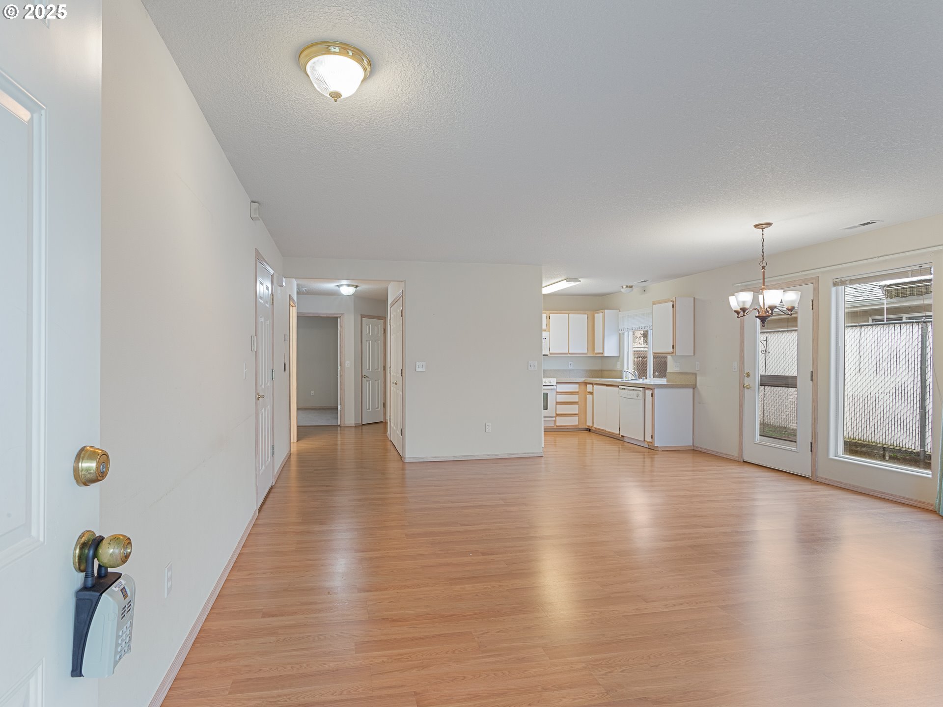 Vancouver, Washington 98683, United States, 2 Bedrooms Bedrooms, ,2 BathroomsBathrooms,Residential,Pending,79855