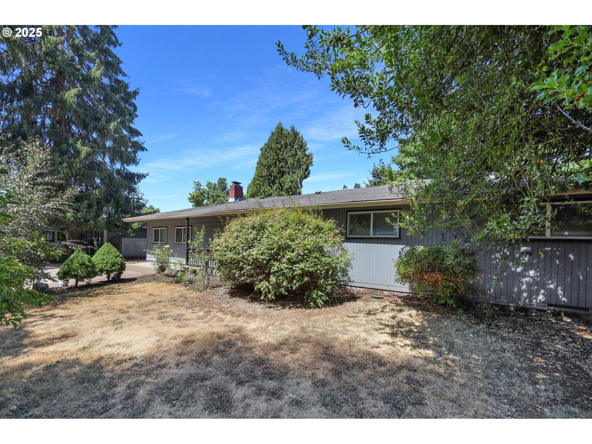 2055 MONTEREY LN