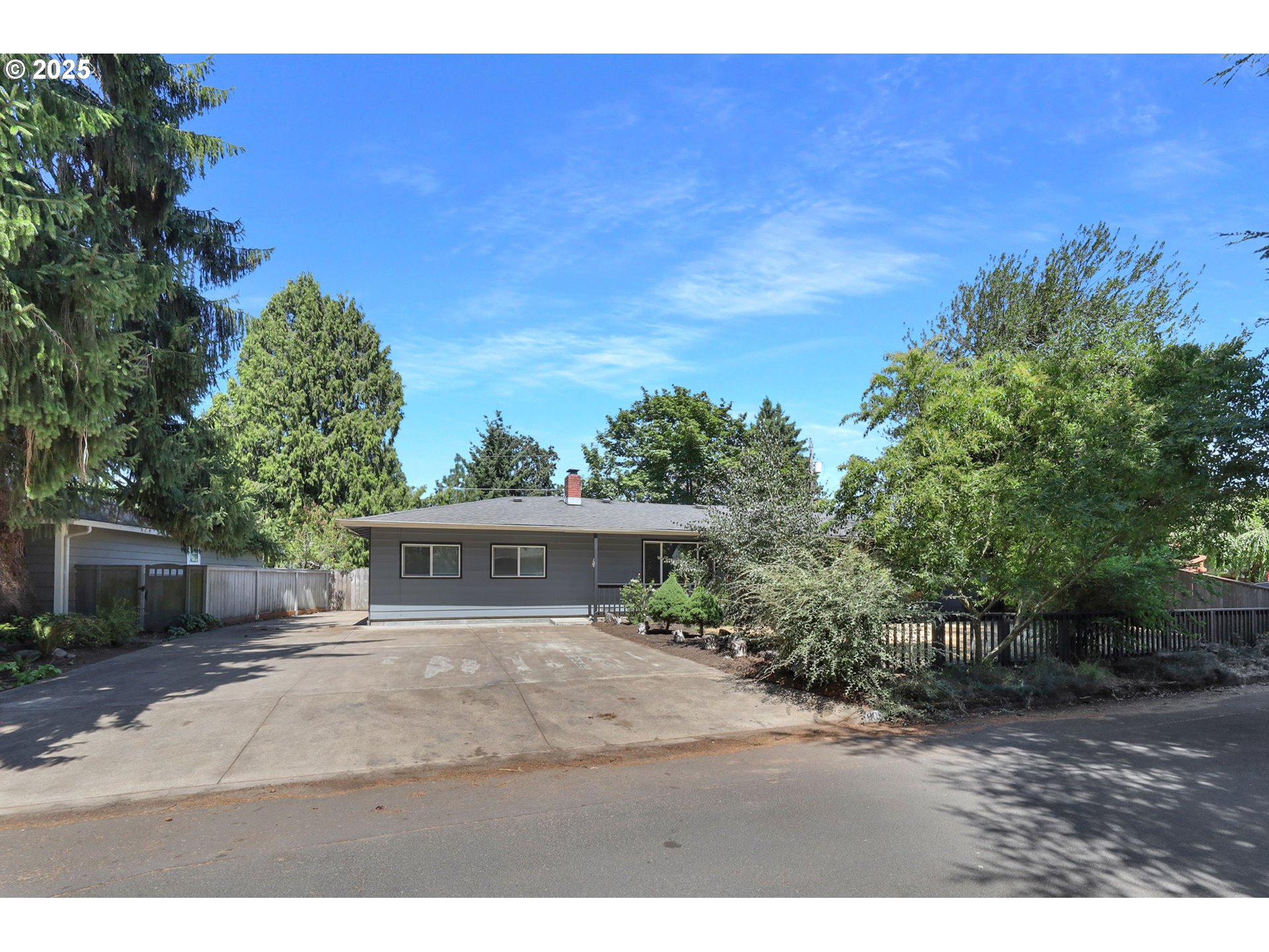2055 MONTEREY LN