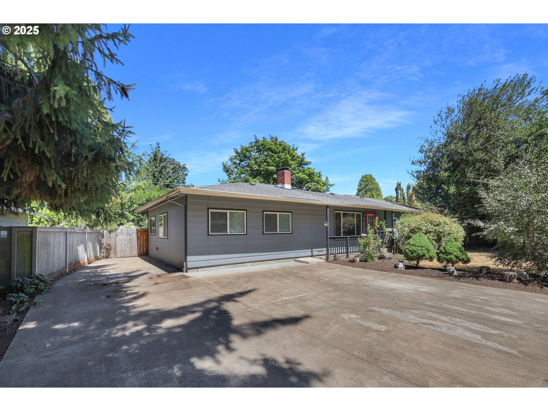 2055 MONTEREY LN