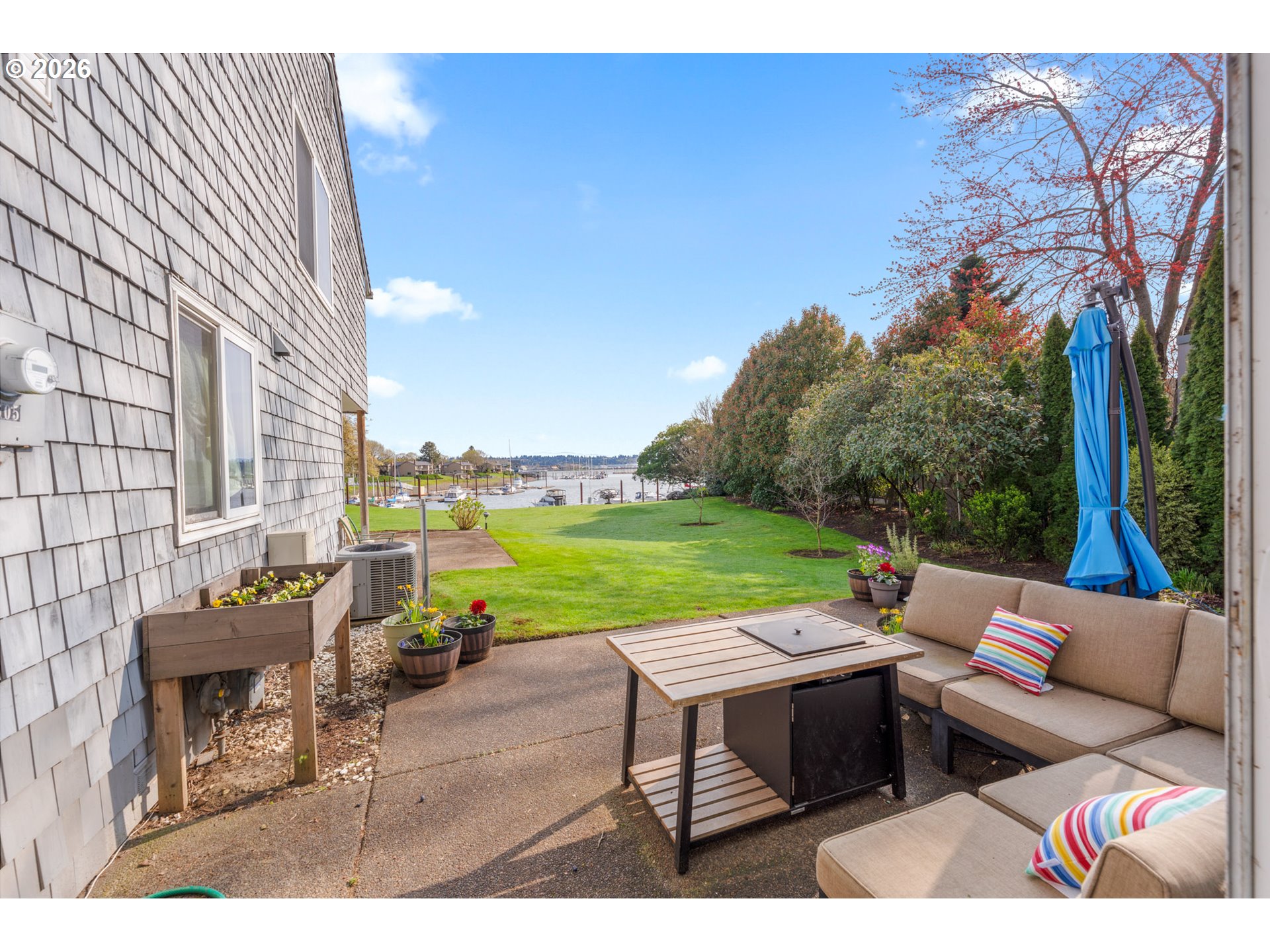 601 N TOMAHAWK ISLAND DR