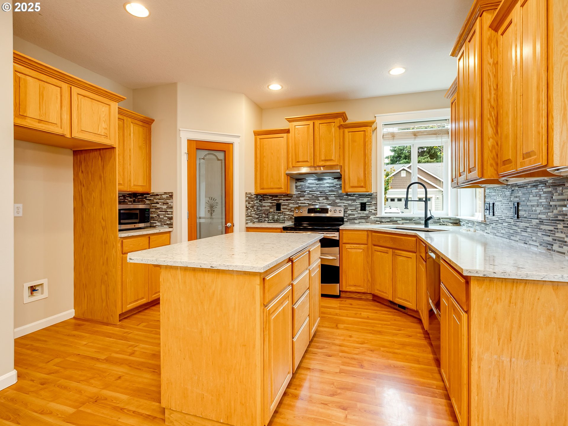 Vancouver, Washington 98684, United States, 5 Bedrooms Bedrooms, ,4 BathroomsBathrooms,Residential,Pending,209989