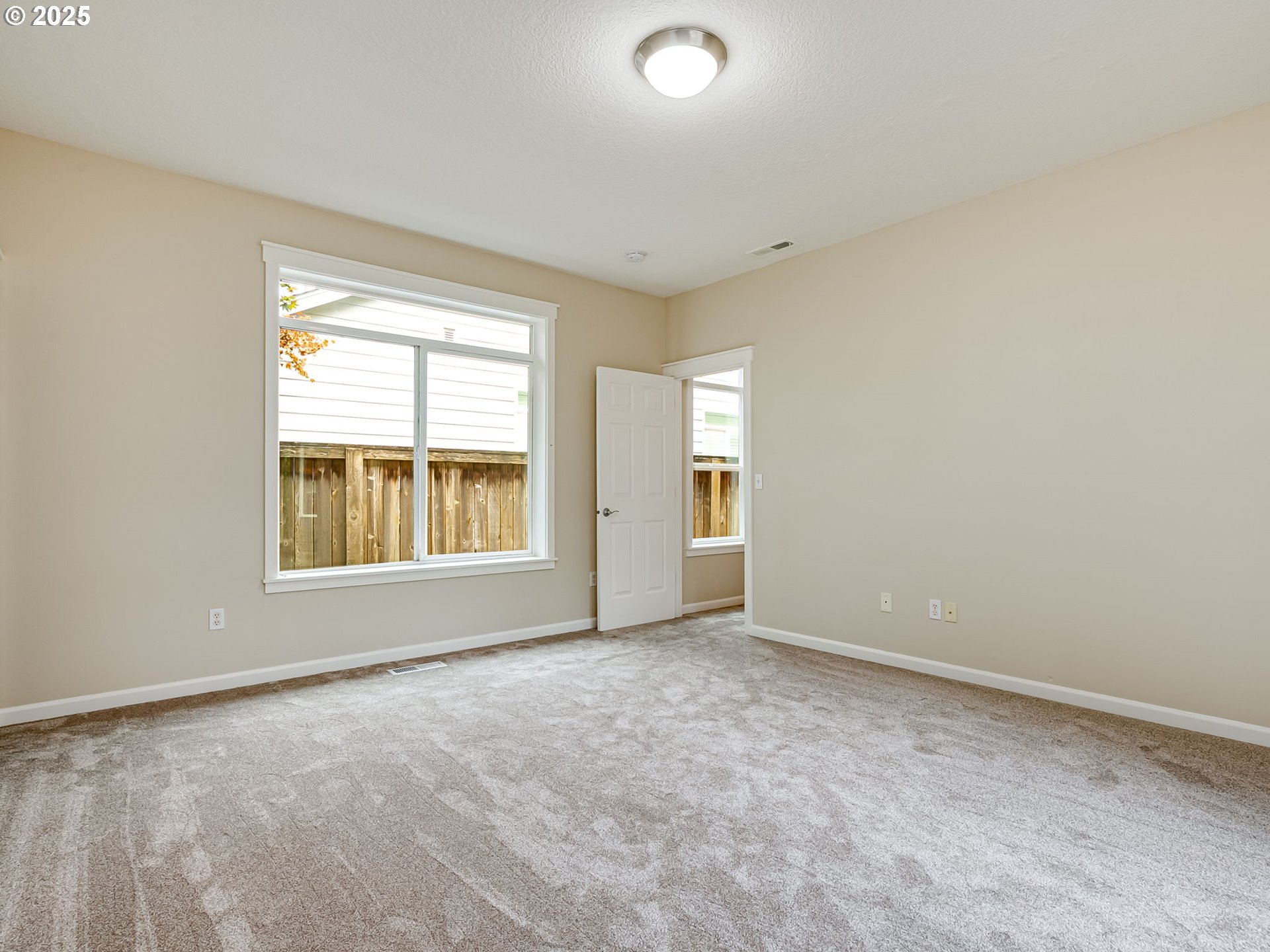 Vancouver, Washington 98684, United States, 5 Bedrooms Bedrooms, ,4 BathroomsBathrooms,Residential,Pending,209989