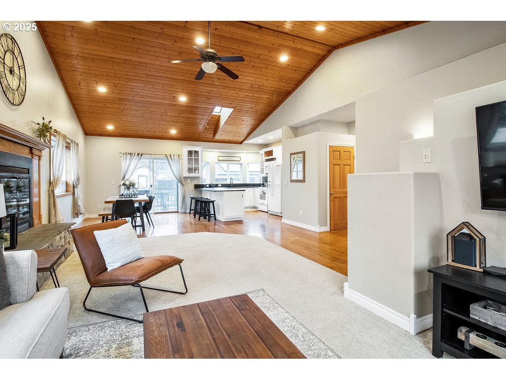 813 HOWARD JORDAN LOOP