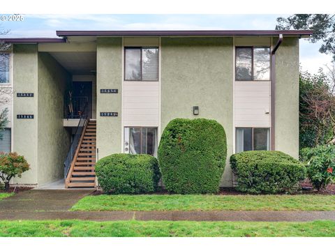 Photo of 15946 NE Fremont St, Portland, OR 97230 (MLS # 721370385)