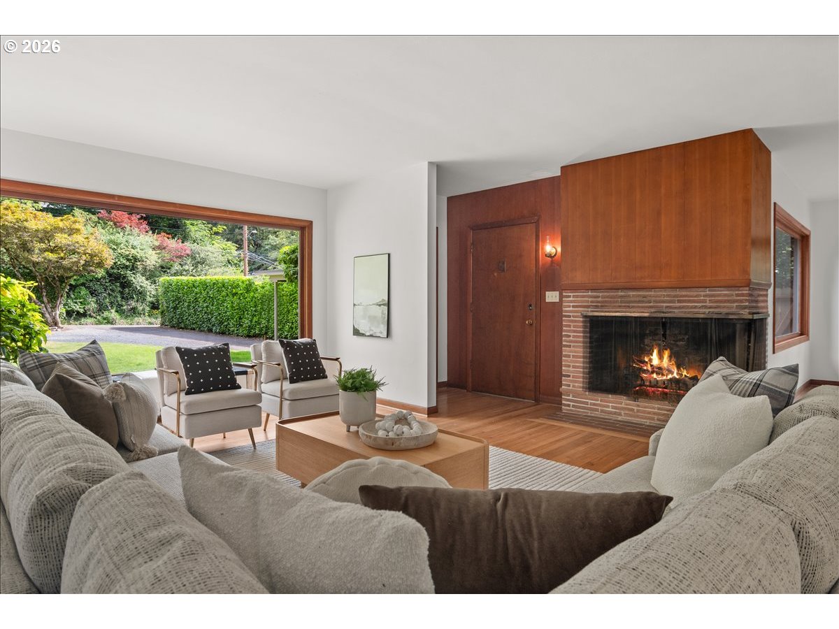 1710 SW BROADWAY DR