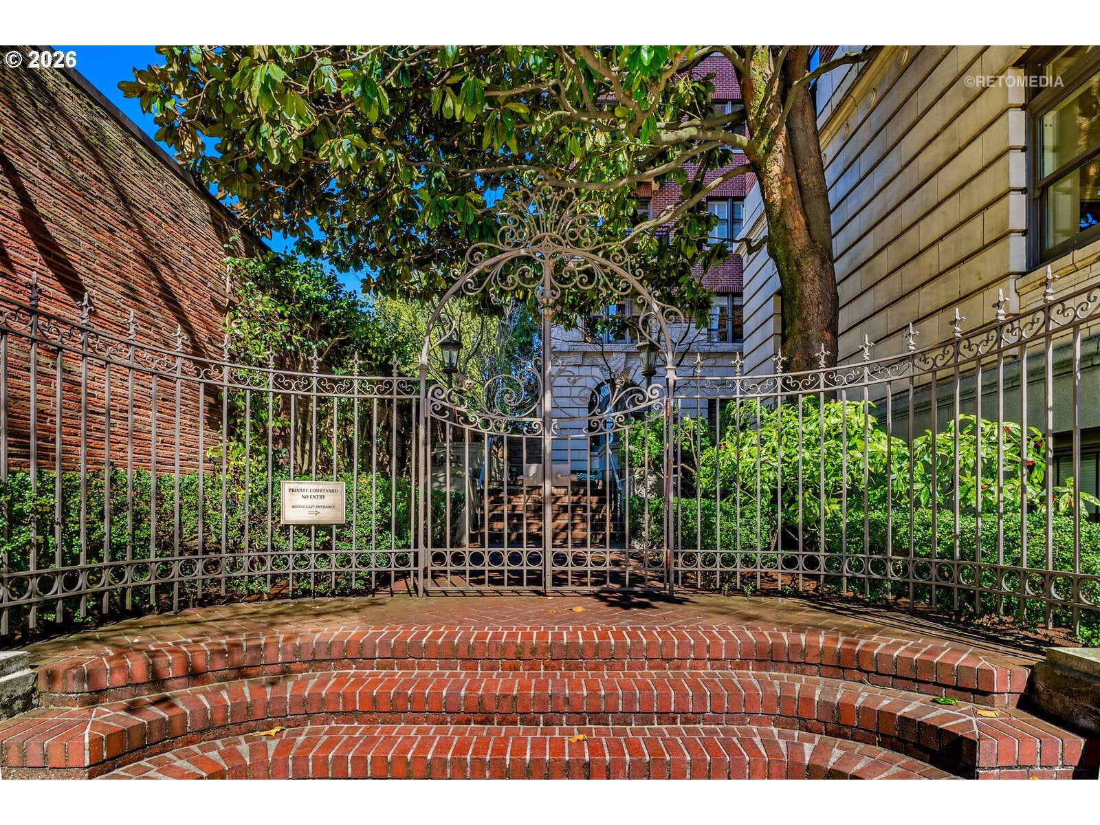 2141 NW DAVIS ST 204