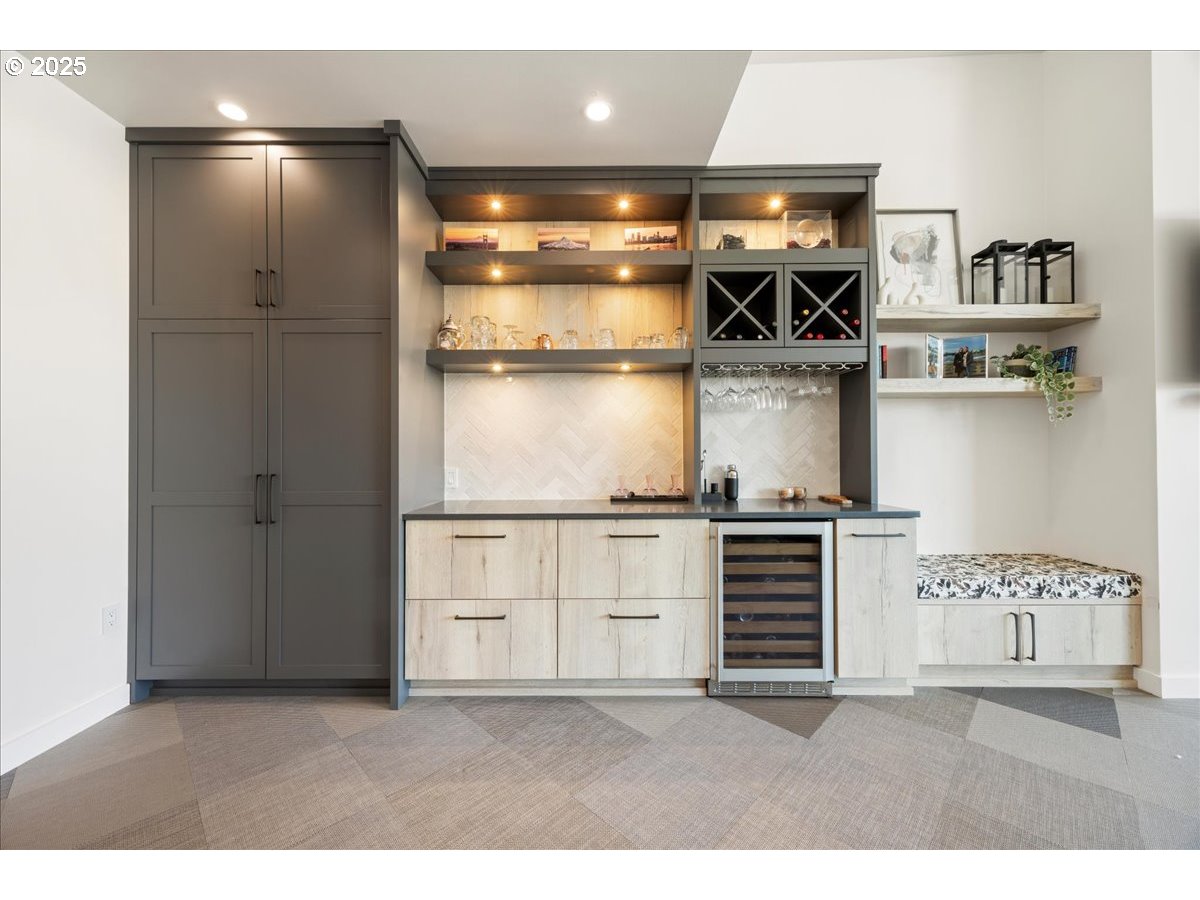 1926 W BURNSIDE ST 1602
